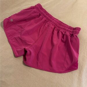 Lululemon 2.5” hotty hot shorts
